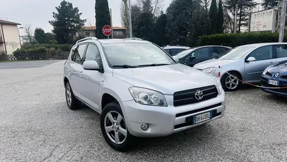 Usata Toyota RAV4 136 CV (100 kW) 2007 Grigio SUV