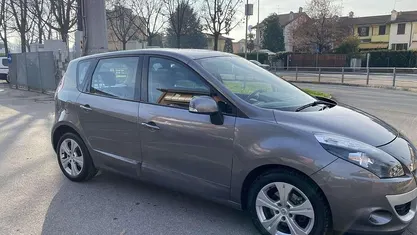 Grigio Usata 2010 Renault Scénic III Monovolume | 4200 € (Buon prezzo)