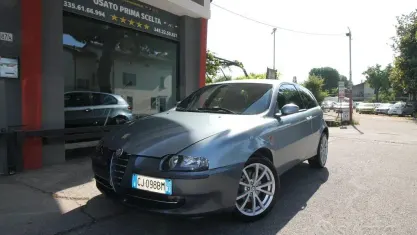 Usata Alfa Romeo 147 Exclusive 140 CV (102 kW) 2003 Grigio Utilitaria