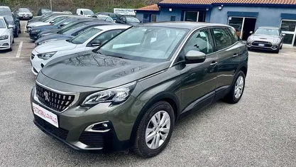 Usata Peugeot 3008 Business-Line 131 CV (96 kW) 2019 Verde SUV