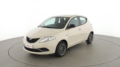 Usata Lancia Ypsilon Gold 95 CV (69 kW) 2016 Bianco Utilitaria
