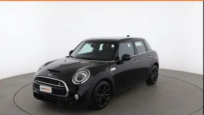 Begagnad Mini Cooper SD 170 HK (125 kW) 2019 Svart Halvkombi
