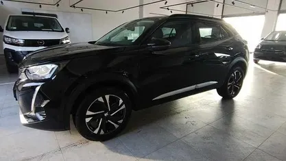 Nero Usata 2022 Peugeot 2008 Allure SUV | 16.950 € (Buon prezzo)