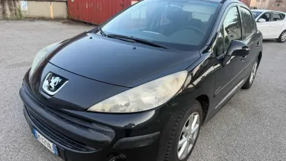 Usata Peugeot 207 73 CV (53 kW) 2008 Nero Berlina