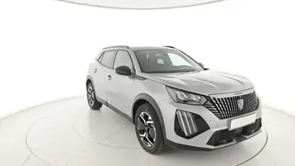 Usata Peugeot 2008 Allure 101 CV (74 kW) 2025 Argento SUV