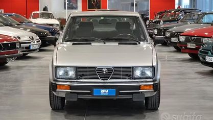Usata Alfa Romeo Alfetta 131 CV (96 kW) 1983 Grigio Berlina