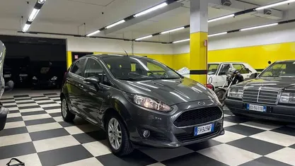 Gray Usata 2017 Ford Fiesta Titanium Tre volumi | 9900 € (Buon prezzo)