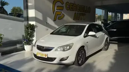Usata Opel Astra Cosmo 101 CV (74 kW) 2011 Bianco Berlina