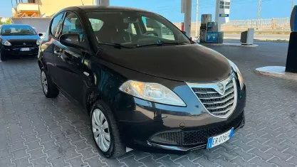 Usata Lancia Ypsilon 80 CV (58 kW) 2013 Nero Utilitaria