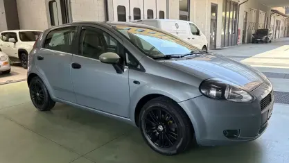 Usata Fiat Grande Punto Dynamic 65 CV (47 kW) 2006 Grigio Utilitaria