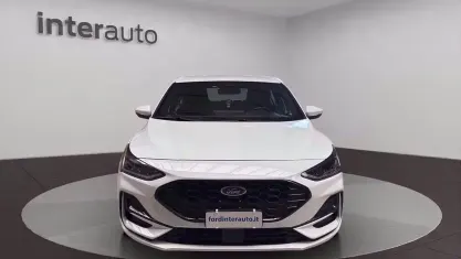 Usata Ford Focus ST-Line 125 CV (91 kW) 2022 Bianco pastello Berlina