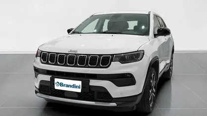 Bianco Usata 2024 Jeep Compass Altitude SUV | 26.331 € (Buon prezzo)