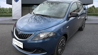 Begagnad Lancia Ypsilon 69 HK (50 kW) 2024 Blå Halvkombi
