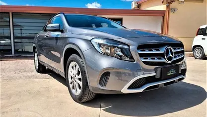 Usata Mercedes GLA220 Business 170 CV (125 kW) 2019 Grigio SUV