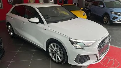 Bianco Usata 2023 Audi A3 Sportback S-Line Due volumi | 29.490 € (Buon prezzo)
