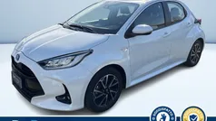Bianco Usata 2021 Toyota Yaris Hybrid Trend Tre volumi | 17.400 € (Buon prezzo)