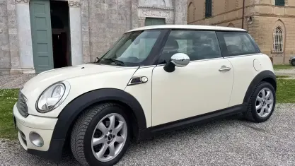 Usata Mini Cooper D 109 CV (80 kW) 2010 Beige Utilitaria