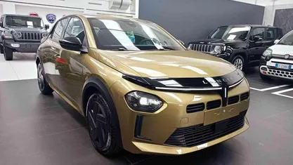 Usata Lancia Ypsilon 101 CV (74 kW) 2024 Utilitaria