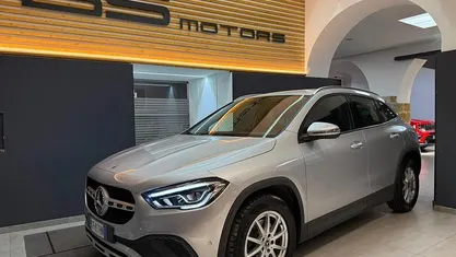 Usata Mercedes GLA200 Business 150 CV (110 kW) 2021 Argento SUV