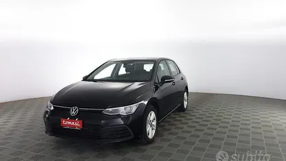 Usata VW Golf VIII Life 110 CV (80 kW) 2023 Nero perla Berlina