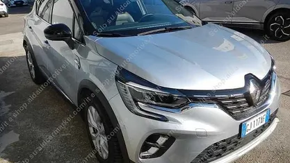 Usata Renault Captur Intens 92 CV (67 kW) 2022 Argento SUV