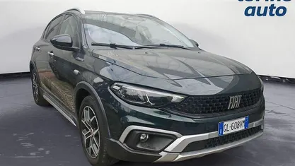 Usata Fiat Tipo Cross 101 CV (74 kW) 2022 Verde Berlina