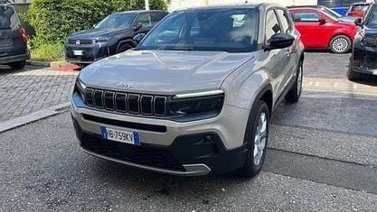 Ny Jeep Avenger Altitude 101 HK (74 kW) 2025 Grå SUV