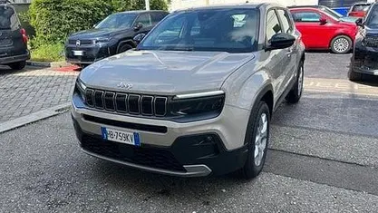 Uusi Jeep Avenger Altitude 101 HP (74 kW) 2026 Harmaa Katumaasturi