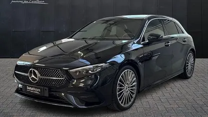 Nero Nuova 2025 Mercedes A180 Advanced Plus Tre volumi | 38.059 € (Buon prezzo)