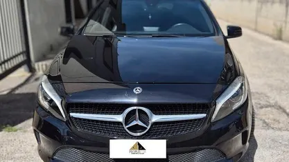 Nero Usata 2013 Mercedes A180 Tre volumi | 8950 € (Buon prezzo)