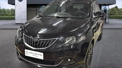 Usata Lancia Ypsilon 69 CV (50 kW) 2024 Nero Utilitaria