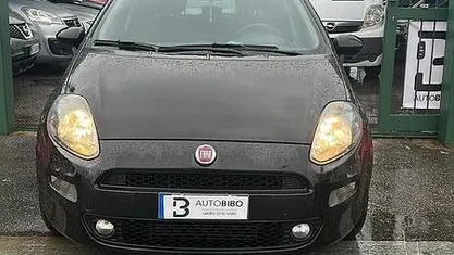 Nero Usata 2016 Fiat Punto Lounge Tre volumi | 5900 € (Buon prezzo)