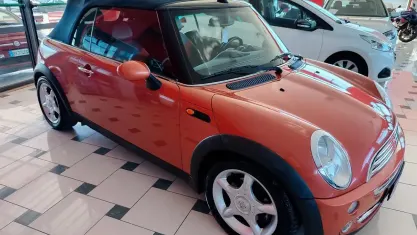 Usata Mini Cooper Cabriolet Hype 116 CV (85 kW) 2006 Arancione Cabrio