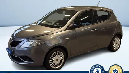 Usata Lancia Ypsilon Silver 69 CV (50 kW) 2016 Grigio metallizzato Utilitaria