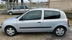 Usata 2003 Renault Clio II Authentique Tre volumi | 799 € (Ottimo prezzo)