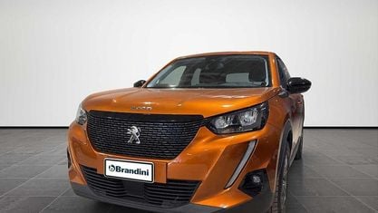 Usata Peugeot 2008 Active 110 CV (80 kW) 2022 Rosso SUV
