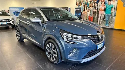 Blu scuro Usata 2022 Renault Captur Techno SUV | 17.500 € (Buon prezzo)