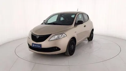 Usata Lancia Ypsilon Gold 69 CV (50 kW) 2020 Grigio metallizzato Utilitaria