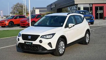 Käytetty Seat Arona Style 110 HP (80 kW) 2023 Valkoinen Katumaasturi