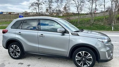 Grigio londra Usata 2020 Suzuki Vitara SUV | 15.990 € (Buon prezzo)