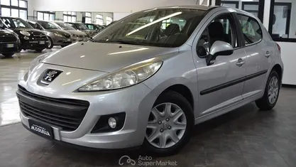 Argento Usata 2010 Peugeot 207 Tre volumi | 2990 € (Buon prezzo)