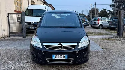 Usata Opel Zafira Cosmo 94 CV (69 kW) 2009 Nero Monovolume