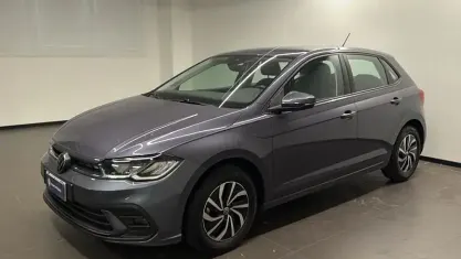 Usata VW Polo Life 95 CV (69 kW) 2023 Grigio Utilitaria