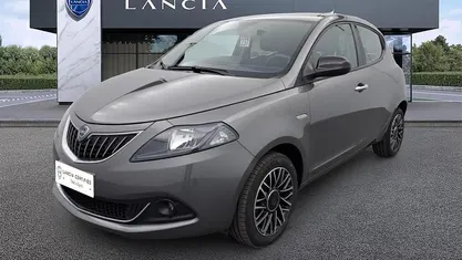 Usata Lancia Ypsilon 70 CV (51 kW) 2024 Grigio Utilitaria