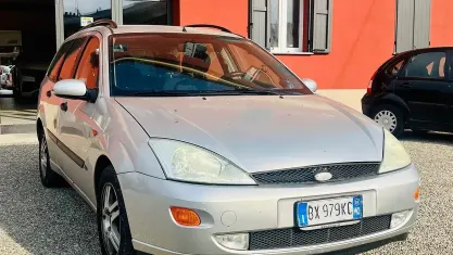 Usata Ford Focus Zetec 116 CV (85 kW) 2001 Grigio Station wagon
