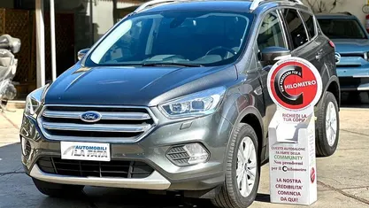Usata Ford Kuga Titanium 120 CV (88 kW) 2018 Grigio SUV