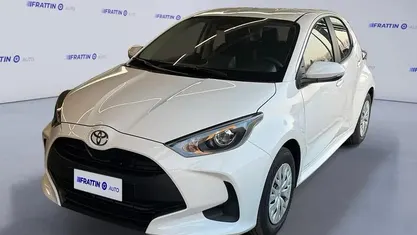 Usata Toyota Yaris Hybrid Active 172 CV (126 kW) 2025 Grigio scuro Utilitaria