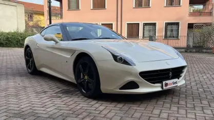 Usata Ferrari California 561 CV (412 kW) 2014 Bianco pastello Cabrio