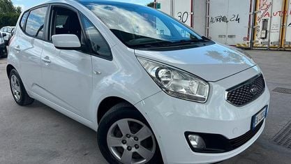 Usata Kia Venga 90 CV (66 kW) 2011 Bianco Utilitaria