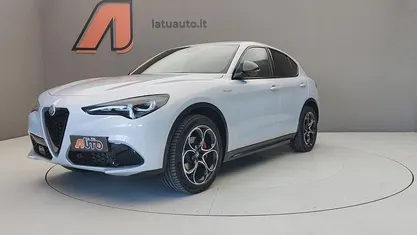 Grigio Usata 2024 Alfa Romeo Stelvio Veloce SUV | 41.790 € (Buon prezzo)